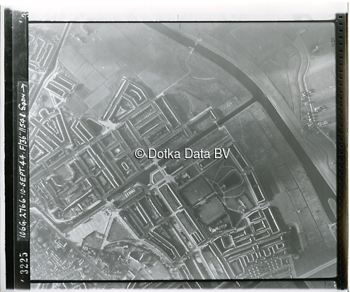 Luchtfoto Groningen (1944) uit de collectie Kadaster WOII Luchtfoto's