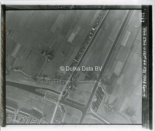 Luchtfoto Groningen (1944) uit de collectie Kadaster WOII Luchtfoto's