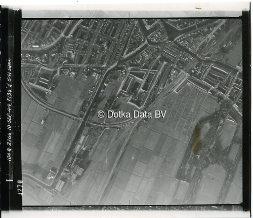 Luchtfoto Groningen (1944) uit de collectie Kadaster WOII Luchtfoto's