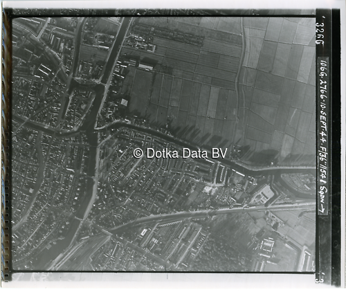 Luchtfoto Groningen (1944) uit de collectie Kadaster WOII Luchtfoto's