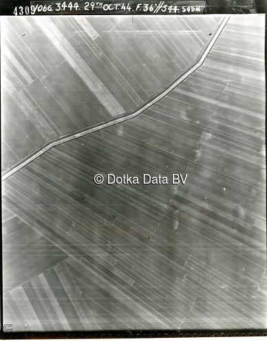 Luchtfoto Bunde (1944) uit de collectie Kadaster WOII Luchtfoto's