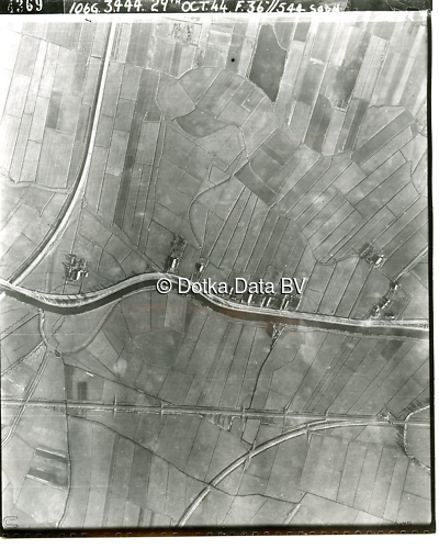 Luchtfoto Groningen (1944) uit de collectie Kadaster WOII Luchtfoto's