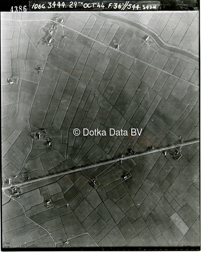 Luchtfoto Groningen (1944) uit de collectie Kadaster WOII Luchtfoto's