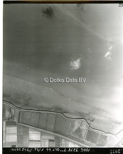 Luchtfoto Delfzijl (1944) uit de collectie Kadaster WOII Luchtfoto's