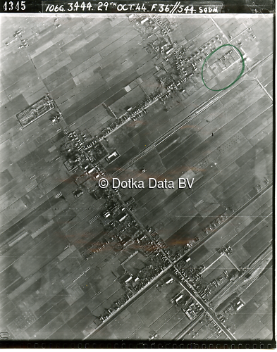 Luchtfoto Zuidbroek (1944) uit de collectie Kadaster WOII Luchtfoto's