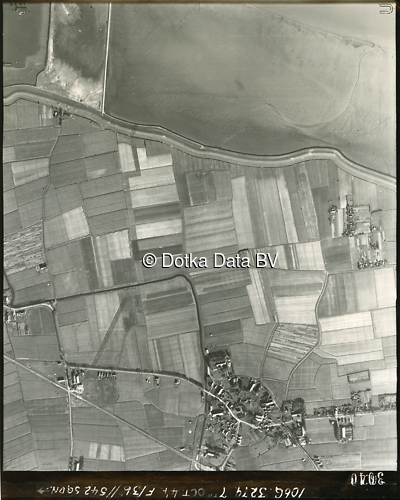 Luchtfoto Farmsum (1944) uit de collectie Kadaster WOII Luchtfoto's