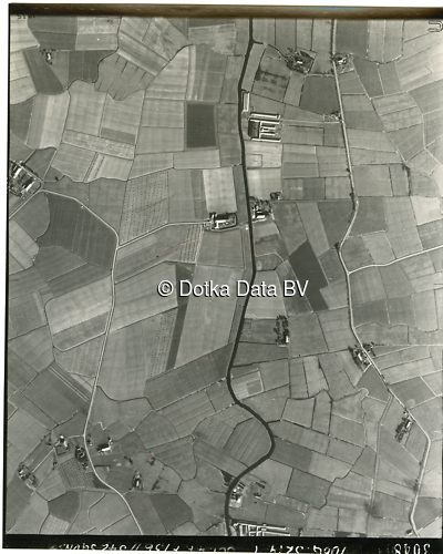 Luchtfoto Appingedam (1944) uit de collectie Kadaster WOII Luchtfoto's