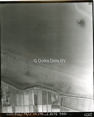 Luchtfoto Delfzijl (1944) uit de collectie Kadaster WOII Luchtfoto's