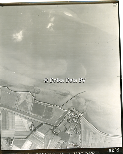 Luchtfoto Delfzijl (1944) uit de collectie Kadaster WOII Luchtfoto's