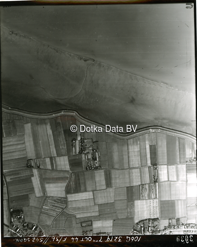 Luchtfoto Farmsum (1944) uit de collectie Kadaster WOII Luchtfoto's