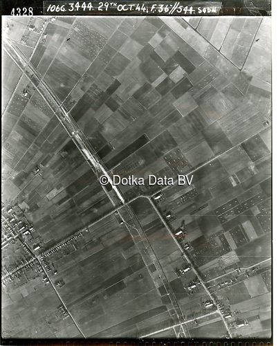 Luchtfoto Winschoten (1944) uit de collectie Kadaster WOII Luchtfoto's