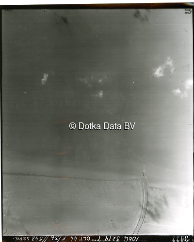 Luchtfoto Delfzijl (1944) uit de collectie Kadaster WOII Luchtfoto's