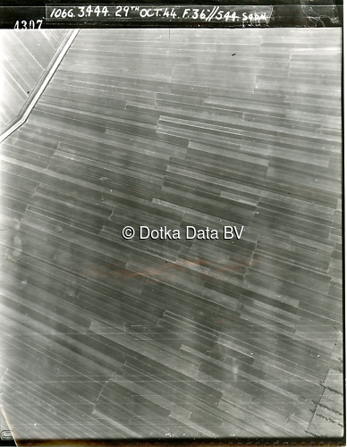 Luchtfoto Bunde (1944) uit de collectie Kadaster WOII Luchtfoto's