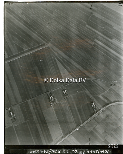 Luchtfoto Bunde (1944) uit de collectie Kadaster WOII Luchtfoto's