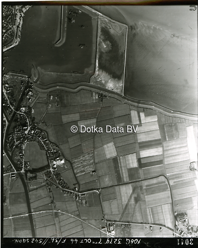 Luchtfoto Farmsum (1944) uit de collectie Kadaster WOII Luchtfoto's