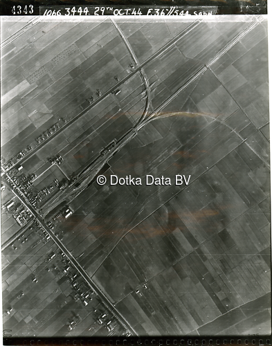 Luchtfoto Zuidbroek (1944) uit de collectie Kadaster WOII Luchtfoto's