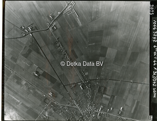 Luchtfoto Scheemda (1944) uit de collectie Kadaster WOII Luchtfoto's