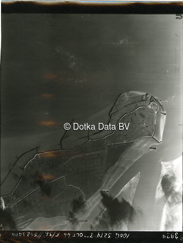 Luchtfoto Termunterzijl (1944) uit de collectie Kadaster WOII Luchtfoto's