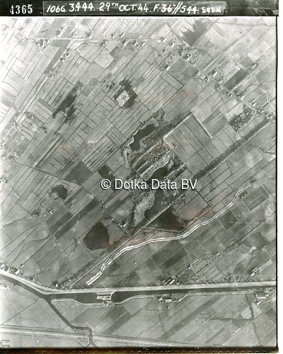 Luchtfoto Westerbroek (1944) uit de collectie Kadaster WOII Luchtfoto's