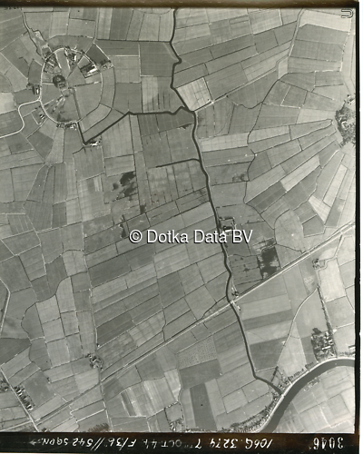 Luchtfoto Appingedam (1944) uit de collectie Kadaster WOII Luchtfoto's