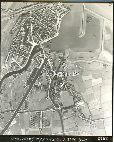 Luchtfoto Farmsum (1944) uit de collectie Kadaster WOII Luchtfoto's