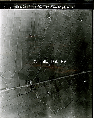 Luchtfoto Groningen (1944) uit de collectie Kadaster WOII Luchtfoto's
