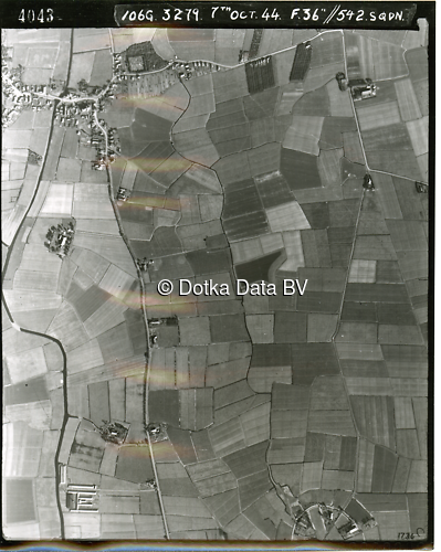 Luchtfoto Holwierde (1944) uit de collectie Kadaster WOII Luchtfoto's