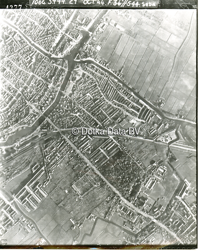 Luchtfoto Groningen (1944) uit de collectie Kadaster WOII Luchtfoto's