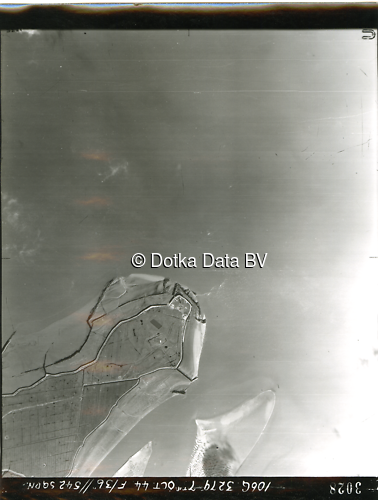 Luchtfoto Delfzijl (1944) uit de collectie Kadaster WOII Luchtfoto's