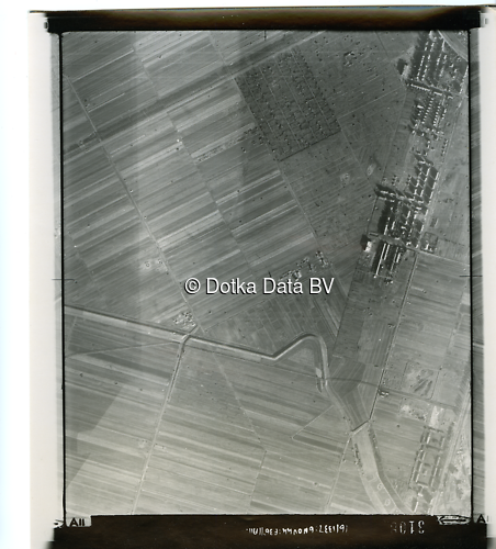 Luchtfoto Emden (1944) uit de collectie Kadaster WOII Luchtfoto's