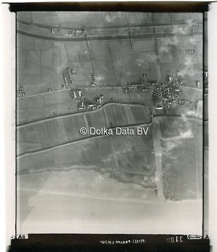 Luchtfoto Emden (1944) uit de collectie Kadaster WOII Luchtfoto's