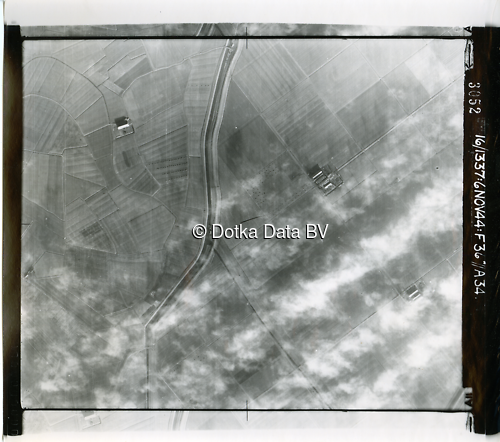 Luchtfoto Woldendorp (1944) uit de collectie Kadaster WOII Luchtfoto's