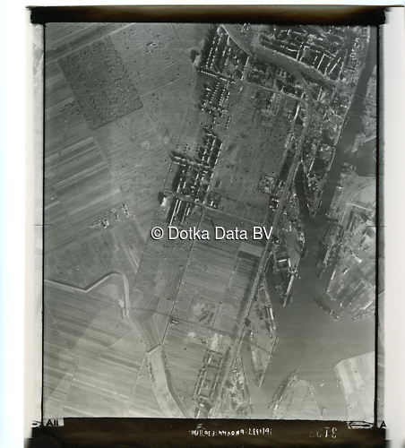 Luchtfoto Emden (1944) uit de collectie Kadaster WOII Luchtfoto's