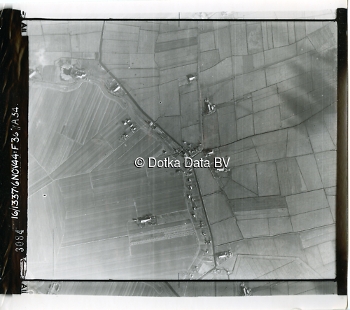 Luchtfoto Bunde (1944) uit de collectie Kadaster WOII Luchtfoto's