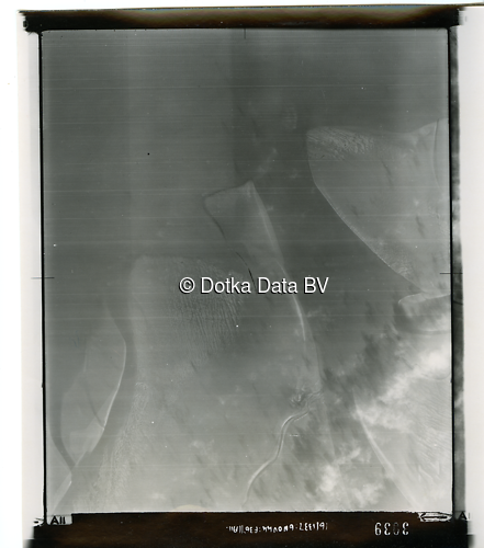 Luchtfoto Finsterwolde (1944) uit de collectie Kadaster WOII Luchtfoto's