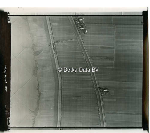 Luchtfoto Bunde (1944) uit de collectie Kadaster WOII Luchtfoto's