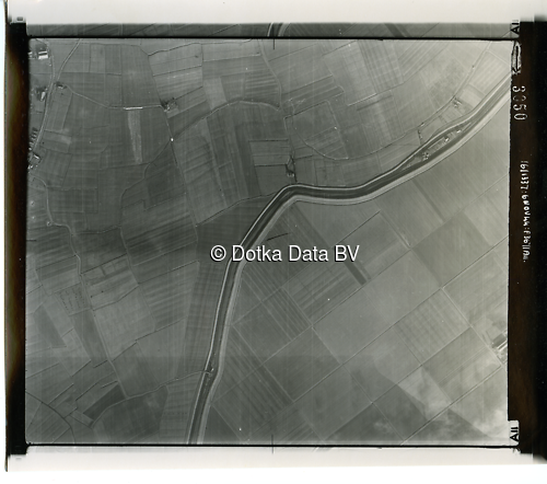 Luchtfoto Woldendorp (1944) uit de collectie Kadaster WOII Luchtfoto's