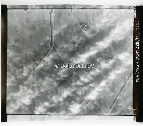 Luchtfoto Woldendorp (1944) uit de collectie Kadaster WOII Luchtfoto's