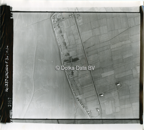 Luchtfoto Jemgum (1944) uit de collectie Kadaster WOII Luchtfoto's