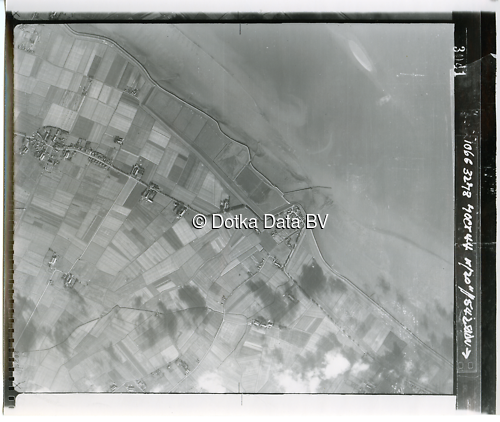 Luchtfoto Farmsum (1944) uit de collectie Kadaster WOII Luchtfoto's