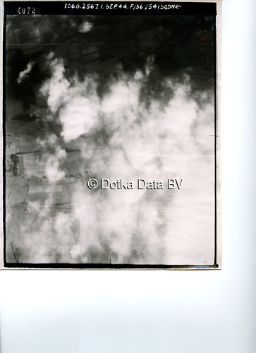 Luchtfoto (1944) uit de collectie Kadaster WOII Luchtfoto's