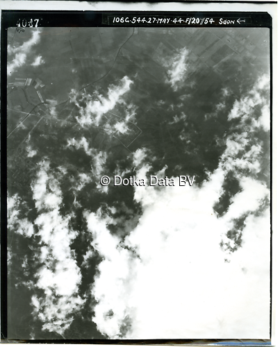 Luchtfoto (1944) uit de collectie Kadaster WOII Luchtfoto's