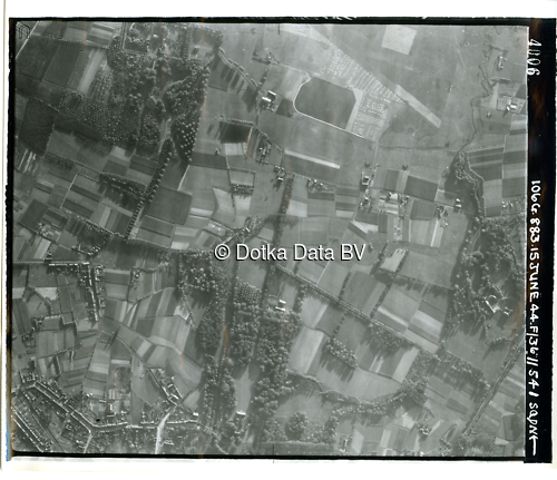 Luchtfoto Aartselaar (1944) uit de collectie Kadaster WOII Luchtfoto's