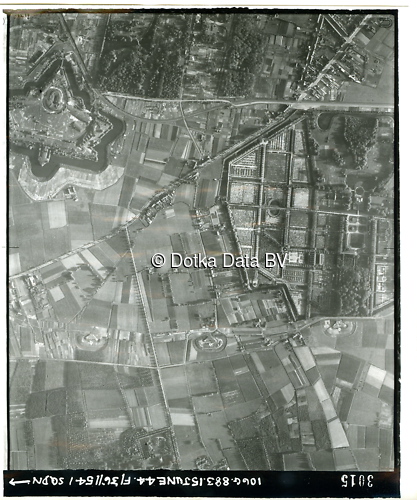 Luchtfoto Antwerpen (1944) uit de collectie Kadaster WOII Luchtfoto's