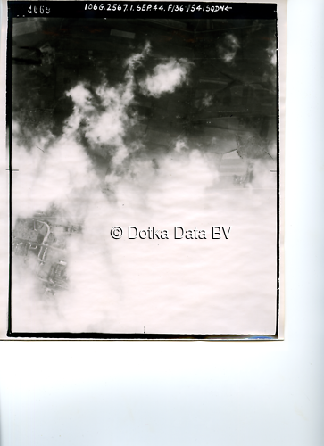 Luchtfoto (1944) uit de collectie Kadaster WOII Luchtfoto's