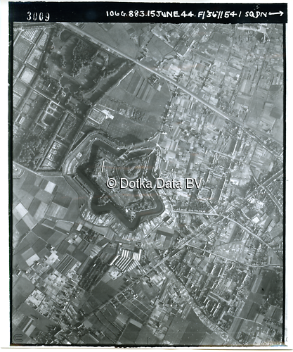 Luchtfoto Antwerpen (1944) uit de collectie Kadaster WOII Luchtfoto's