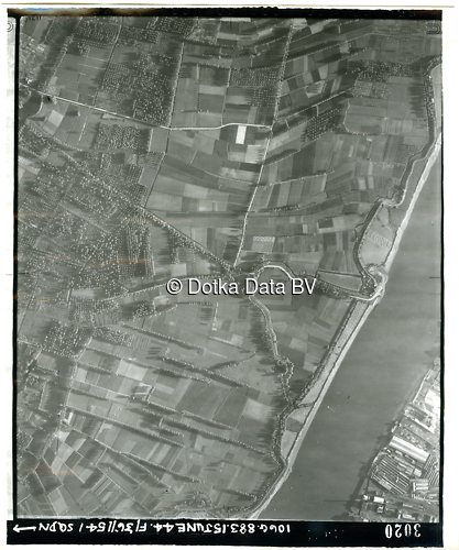 Luchtfoto Kruibeke (1944) uit de collectie Kadaster WOII Luchtfoto's
