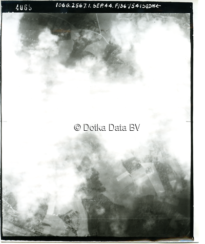 Luchtfoto (1944) uit de collectie Kadaster WOII Luchtfoto's