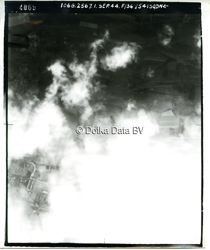 Luchtfoto (1944) uit de collectie Kadaster WOII Luchtfoto's