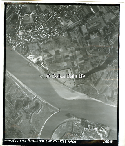 Luchtfoto Kruibeke (1944) uit de collectie Kadaster WOII Luchtfoto's